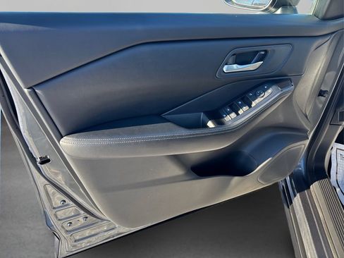 Certified 2025 Nissan Rogue SV image 23