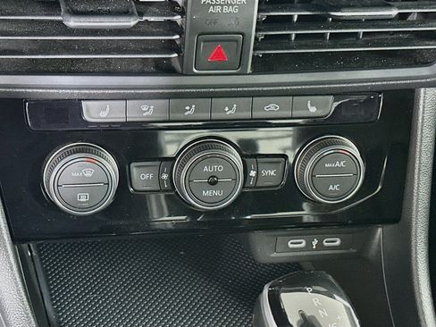 Used 2023 Volkswagen Jetta SE FWD image 23