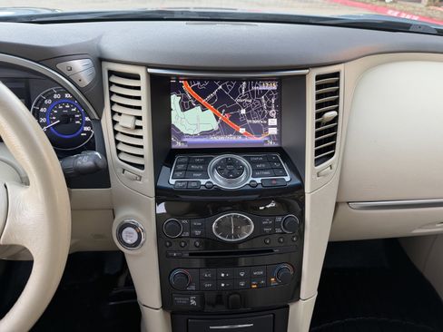 Used 2017 INFINITI QX70 2WD w/ Premium Package image 34