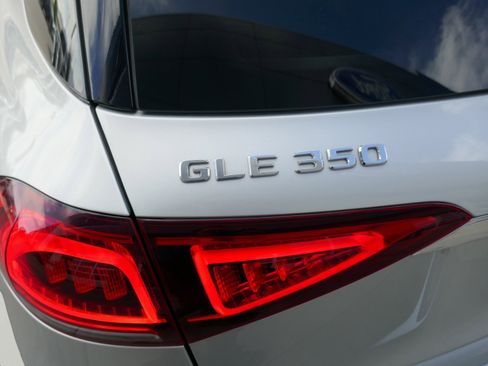 Used 2021 Mercedes-Benz GLE 350 4MATIC image 7