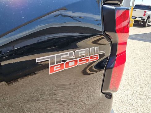 Used 2024 Chevrolet Colorado Trail Boss w/ Technology Package AWD/4WD image 11