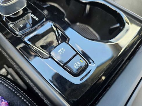 Used 2023 Volvo XC40 B5 Plus w/ Protection Package Premier image 37