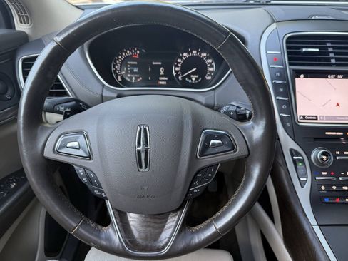 Used 2018 Lincoln MKX Reserve w/ Driver Assistance Package FWD image 36