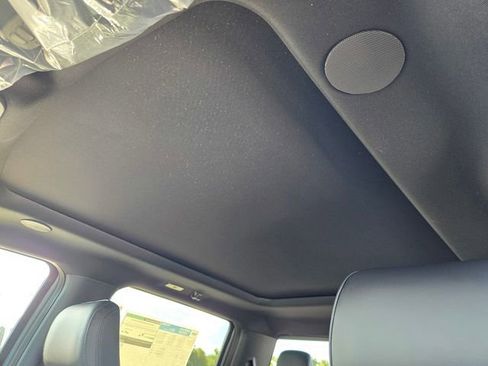 New 2026 Ford F250 Platinum w/ Tremor Off-Road Package AWD/4WD image 18