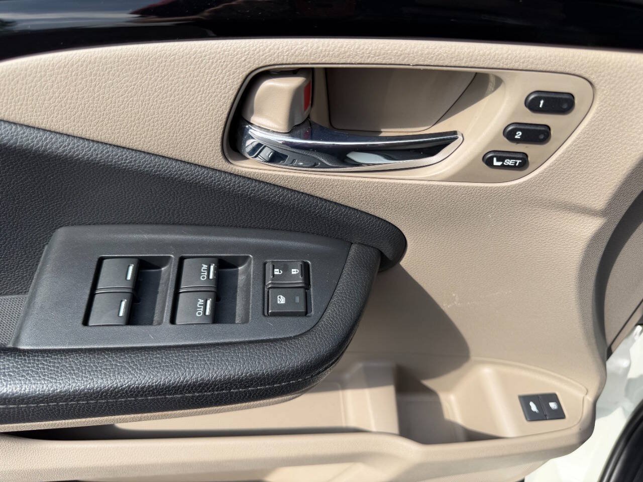 Used 2016 Honda Pilot Touring image 17