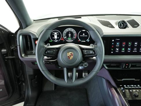 New 2025 Porsche Cayenne E-Hybrid AWD/4WD image 4