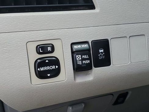 Used 2011 Toyota Sienna XLE image 14