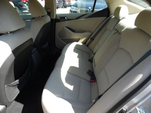 Used 2012 Kia Optima LX w/ Convenience Pkg image 17