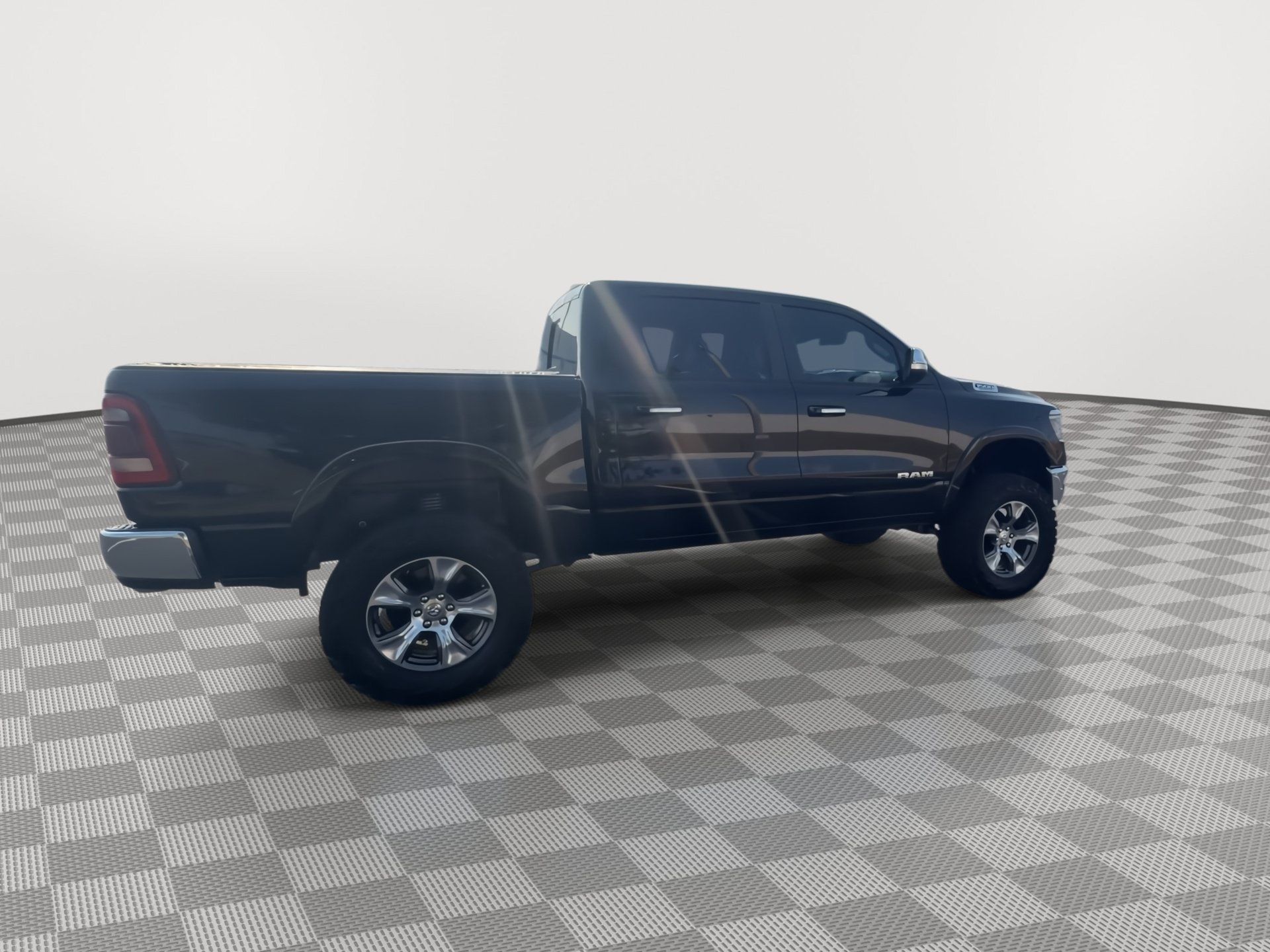 Used 2020 RAM 1500 Laramie AWD/4WD image 9