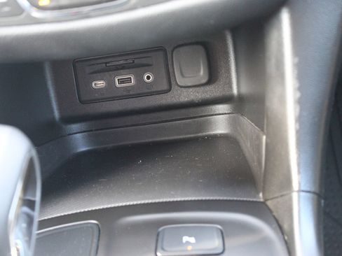 Used 2022 Chevrolet Equinox RS w/ RS Leather Package FWD image 33