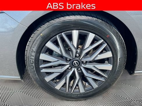 Used 2025 Nissan Altima 2.5 SV FWD image 27