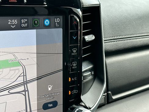 Used 2023 RAM 1500 Laramie image 29