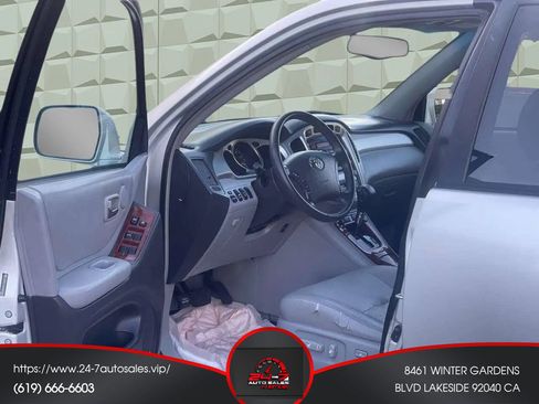 Used 2004 Toyota Highlander Limited image 9