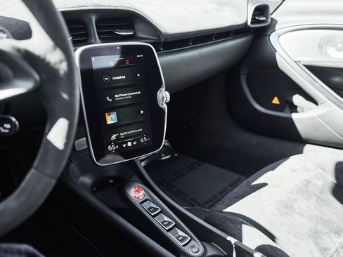 Used 2024 McLaren Artura RWD image 41