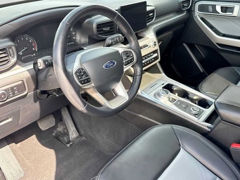 Used 2023 Ford Explorer XLT w/ Equipment Group 202A AWD/4WD image 2