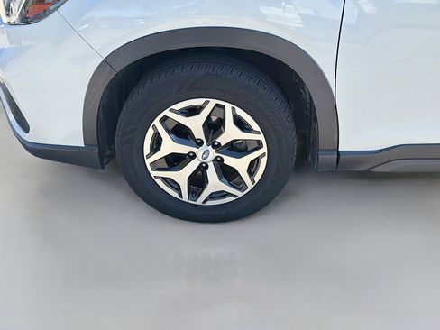 Used 2020 Subaru Forester Premium image 40