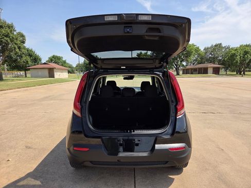 Used 2020 Kia Soul S FWD image 28