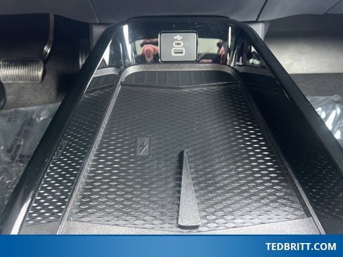 Certified 2025 Ford Mustang Mach-E GT image 35