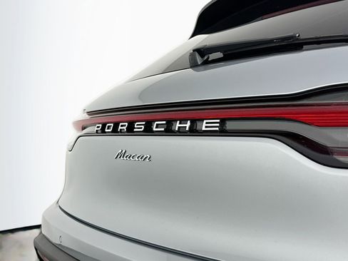 Certified 2025 Porsche Macan image 17