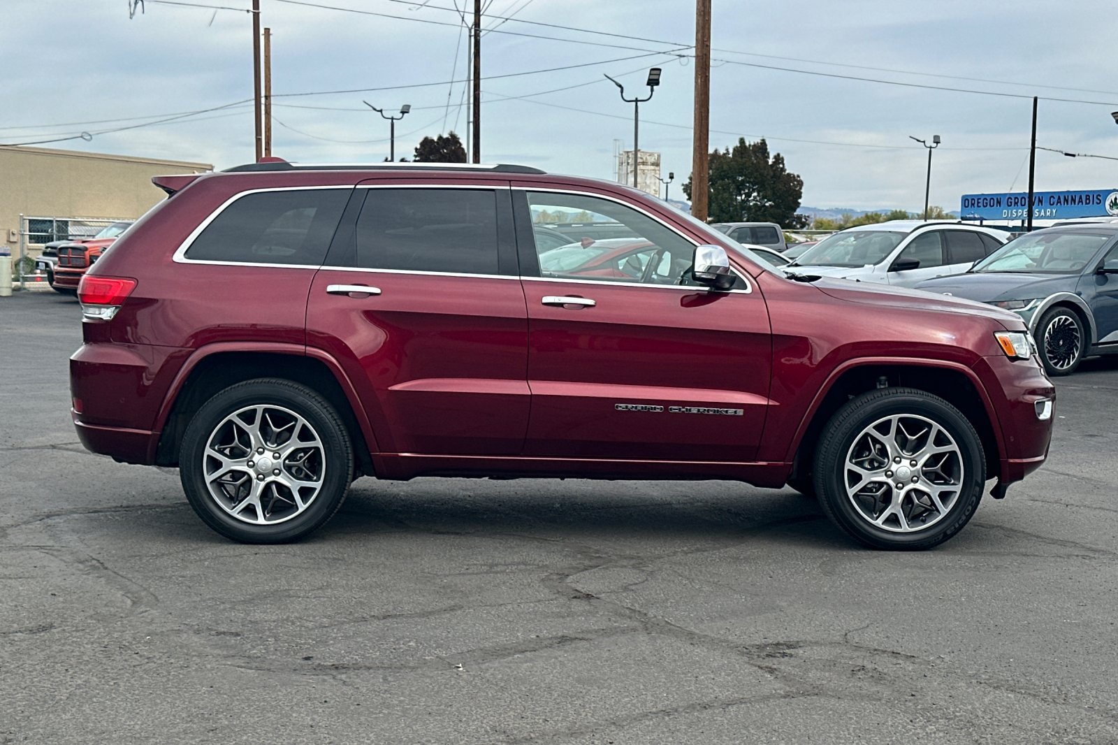 Used 2020 Jeep Grand Cherokee Overland AWD/4WD image 3