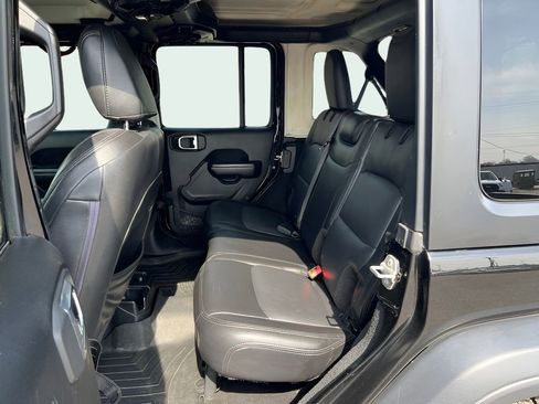 Used 2018 Jeep Wrangler Unlimited Sport S image 11