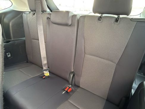 Used 2024 Toyota Highlander LE FWD image 17