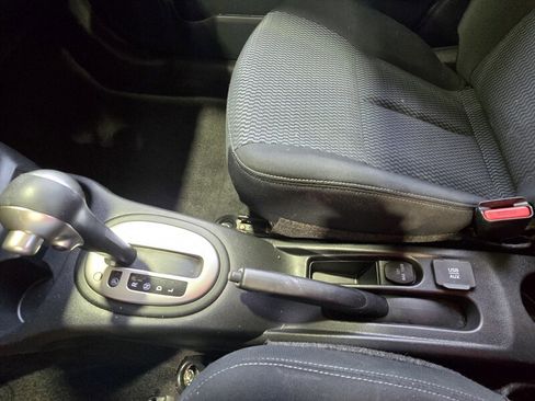 Used 2016 Nissan Versa Note SV image 19