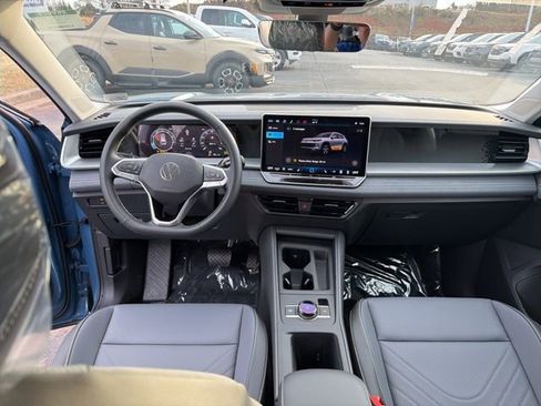 New 2026 Volkswagen Tiguan SE image 9