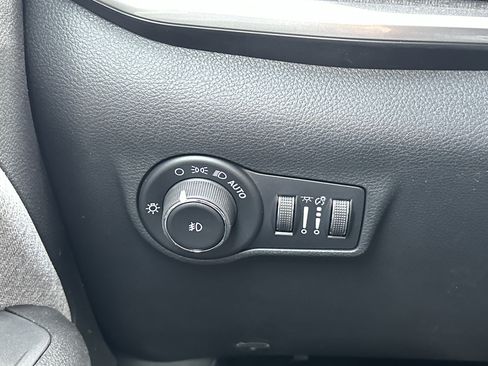 New 2026 Jeep Compass Latitude image 16