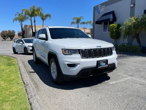 Used 2017 Jeep Grand Cherokee Laredo RWD image 3