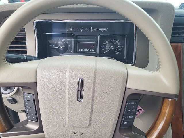 Used 2013 Lincoln Navigator 4WD w/ HD Trailer Tow Pkg image 11