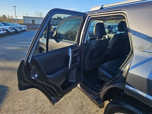 Used 2022 Toyota 4Runner Limited image 23