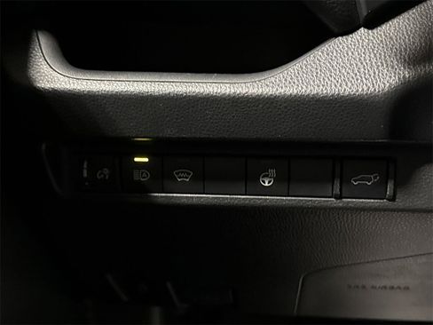 Used 2023 Toyota RAV4 XLE Premium image 17