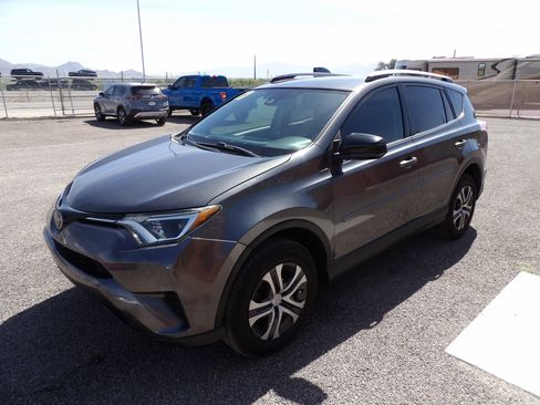 Used 2017 Toyota RAV4 LE FWD image 4