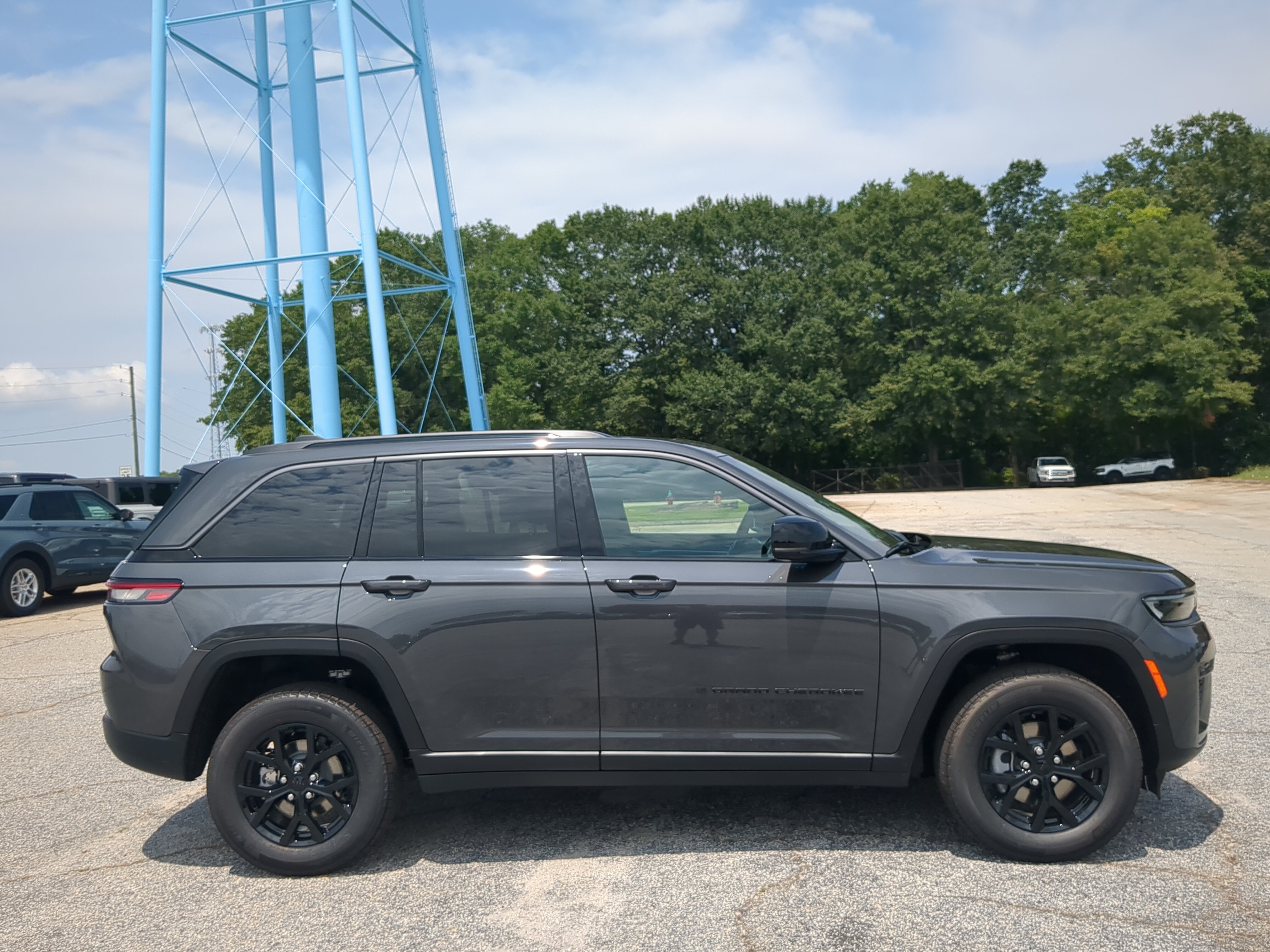 New 2026 Jeep Grand Cherokee Altitude RWD image 2