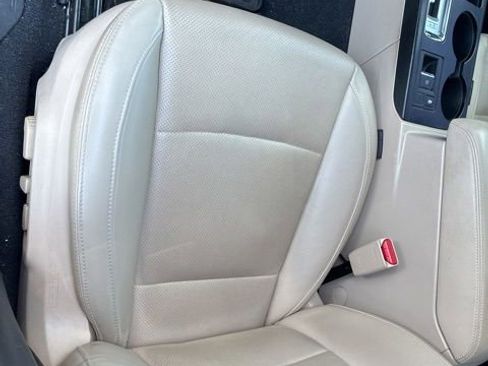 Used 2017 Subaru Legacy 2.5i Limited image 12