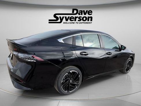 New 2026 Nissan Sentra SR w/ SR Premium Package FWD image 5