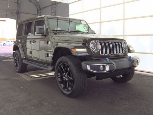 Used 2024 Jeep Wrangler Unlimited Sahara w/ Technology Group AWD/4WD image 2