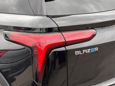 New 2025 Chevrolet Blazer EV LT image 26