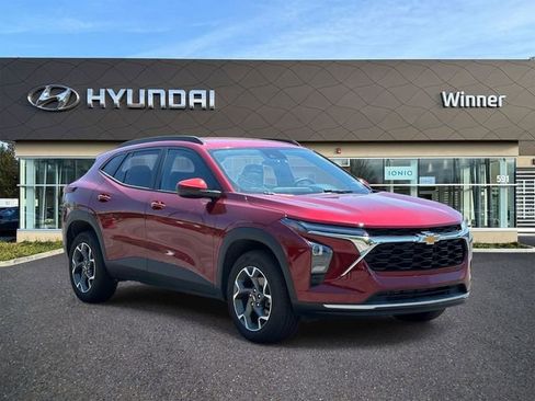 Used 2024 Chevrolet Trax LT w/ Driver Confidence Package FWD image 5