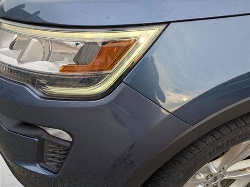 Used 2018 Ford Explorer XLT w/ Equipment Group 202A AWD/4WD image 9
