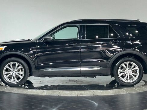 Used 2023 Ford Explorer XLT w/ Equipment Group 202A AWD/4WD image 6