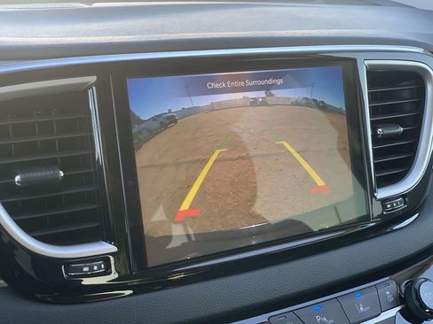 Used 2023 Chrysler Pacifica Touring-L FWD image 12