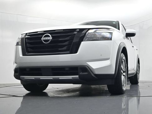 Used 2025 Nissan Pathfinder SL w/ Black Appearance Package AWD/4WD image 51