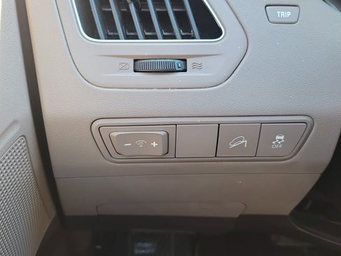 Used 2012 Hyundai Tucson GLS image 24