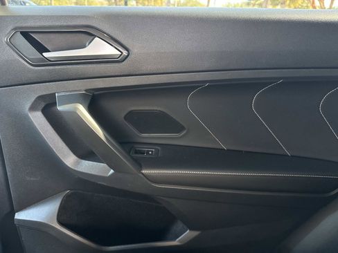 Used 2022 Volkswagen Tiguan SE R-Line image 15