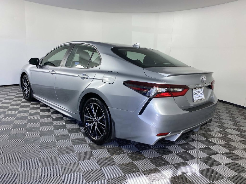 Used 2024 Toyota Camry SE FWD image 6