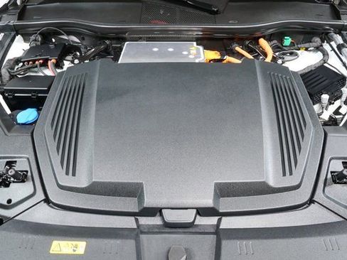Certified 2022 Audi e-tron Premium image 35