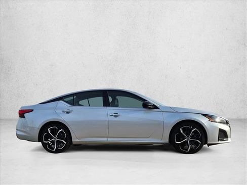 Used 2024 Nissan Altima 2.5 SR image 4