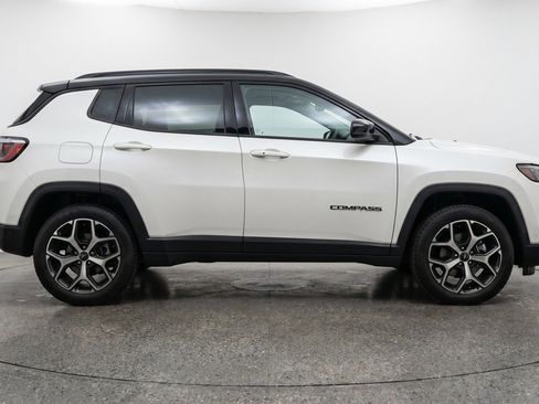 Used 2025 Jeep Compass Limited AWD/4WD image 11